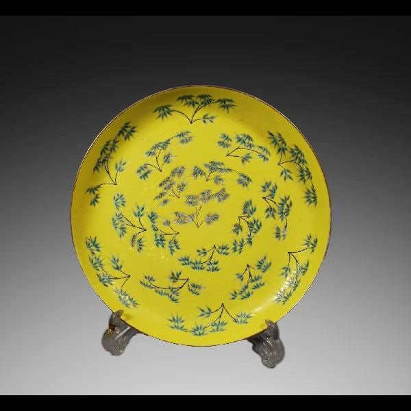 An Exquisite Yellow Ground Famille-Rose Bamboo Leaf Pattern Plate: An Exquisite Yellow Ground Famille-Rose Bamboo Leaf Pattern Plate,Qing Dynasty, China,Tongzhi Four-character Mark,Size:1.7inx10.7in