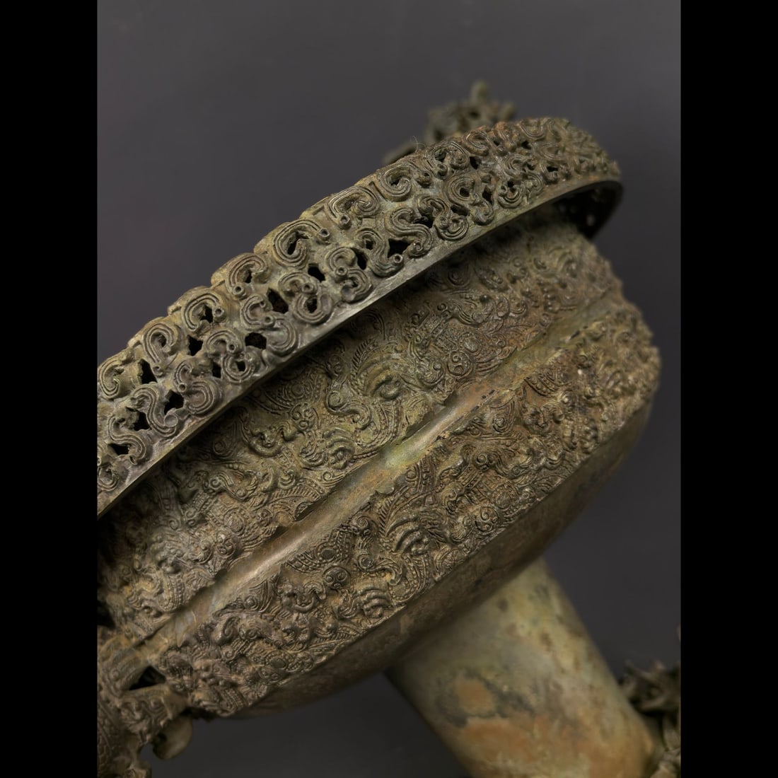 An Exquisite Bronze Dragon Pattern Jar - 6