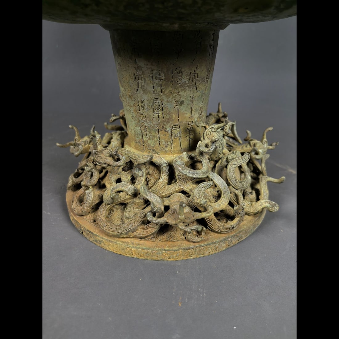 An Exquisite Bronze Dragon Pattern Jar - 8