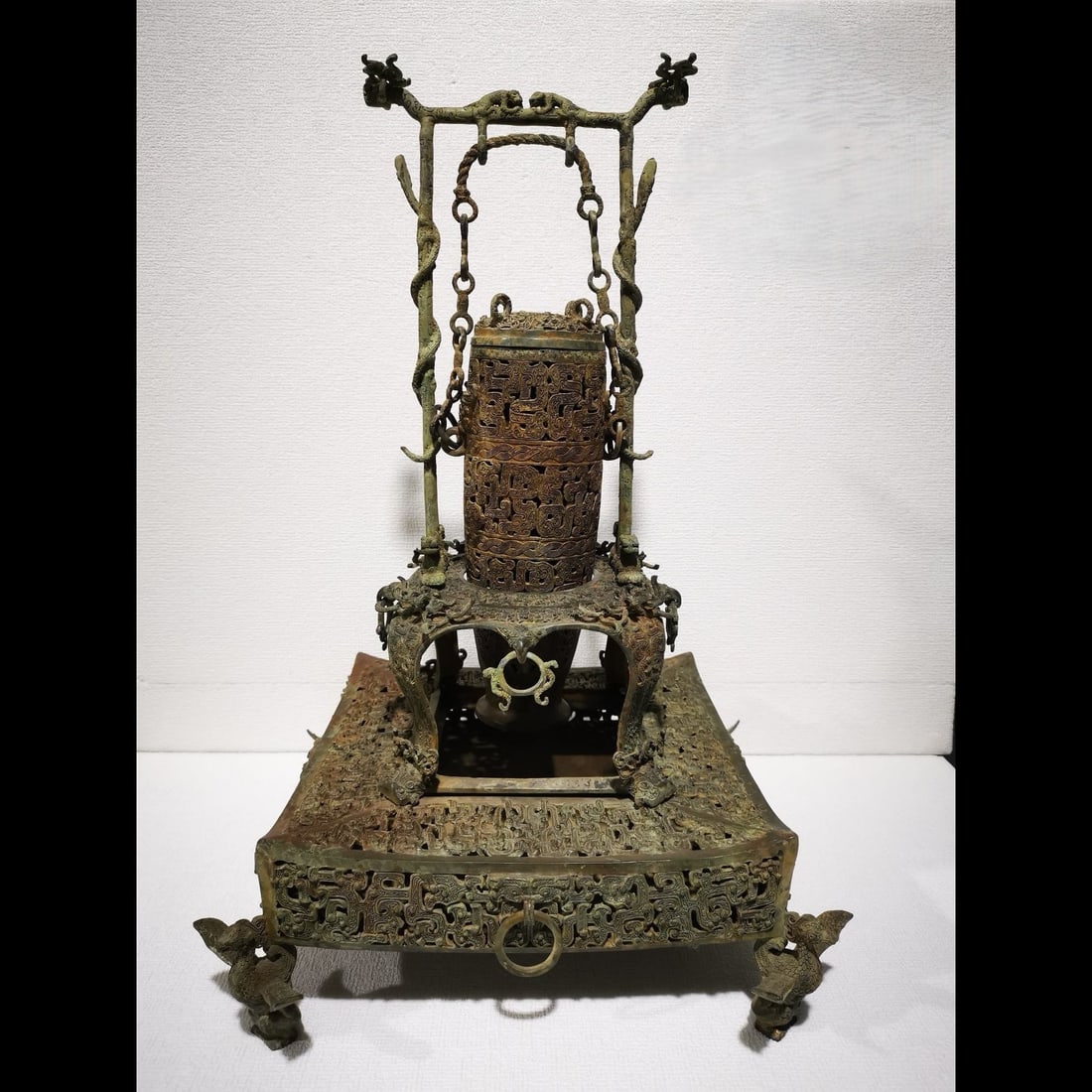 An Exquisite Bronze Hanging Censer: An Exquisite Bronze Hanging Censer,Han Dynasty, China,Size:18.1inx12.2in,Weight:4750g 青铜吊炉,中国汉代