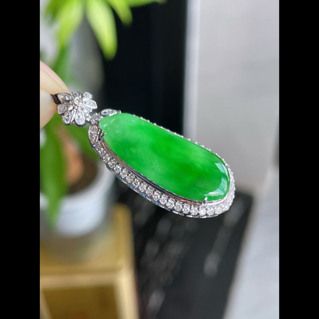 An Exquisite Jadeite Melon Pendant - 2