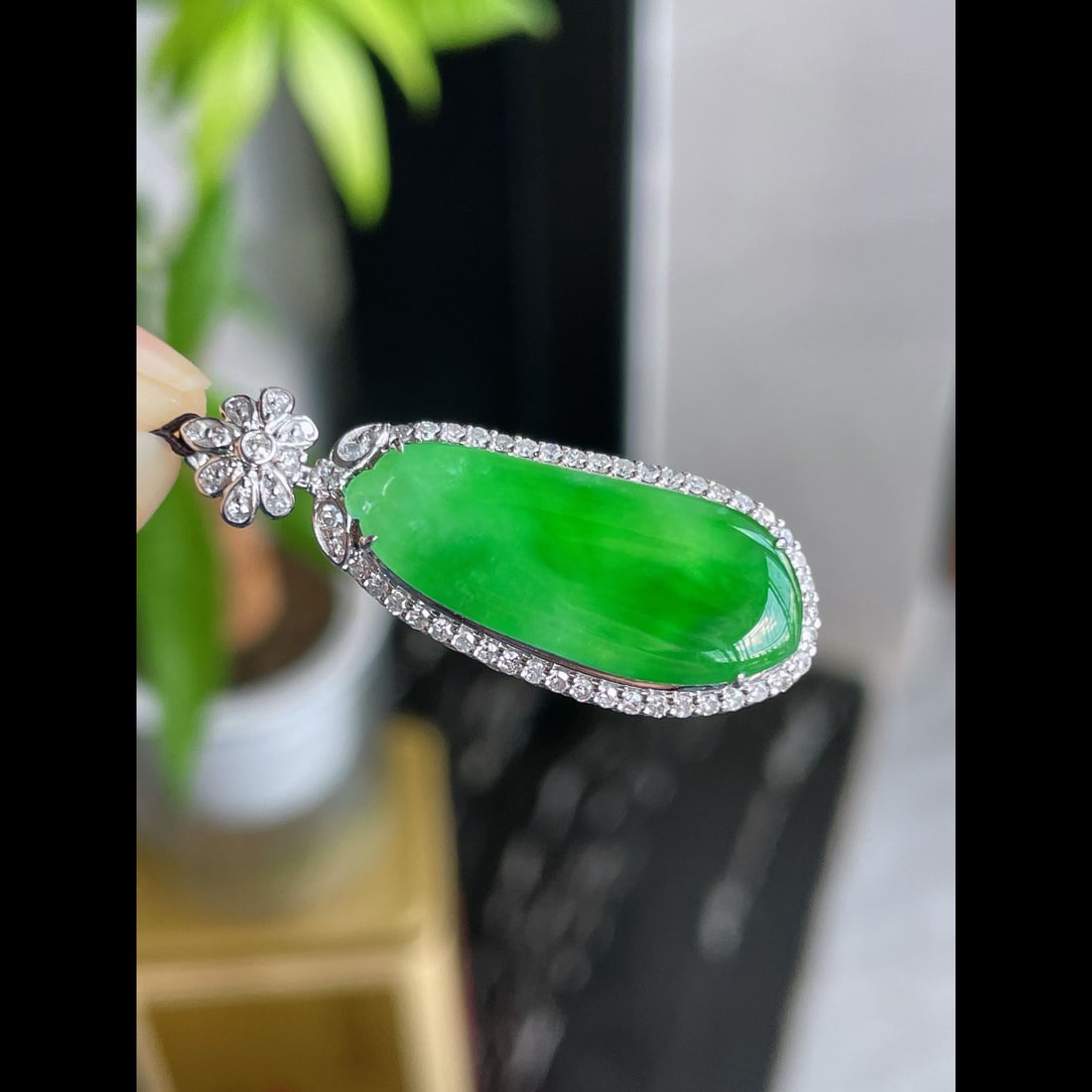An Exquisite Jadeite Melon Pendant - 3