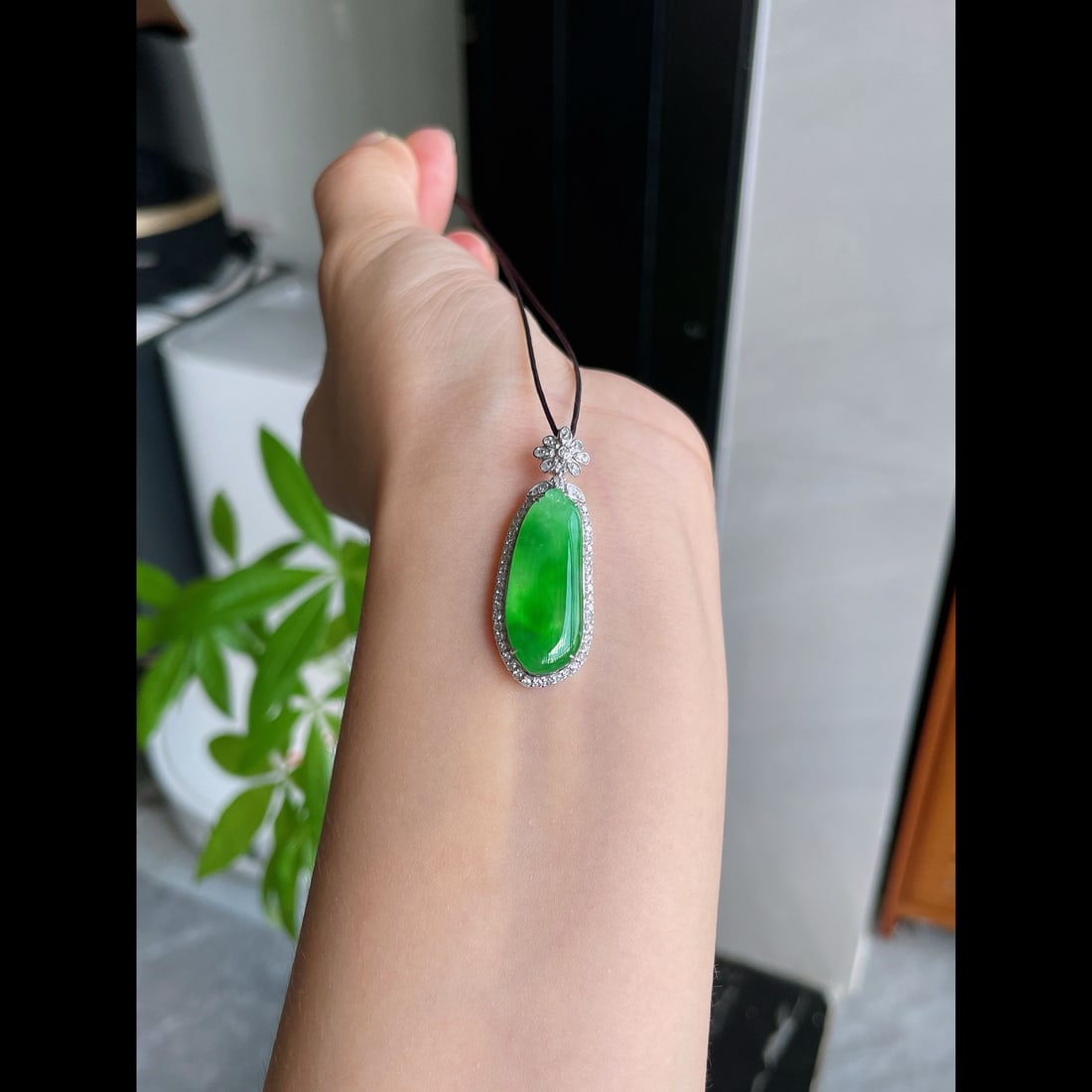 An Exquisite Jadeite Melon Pendant - 6