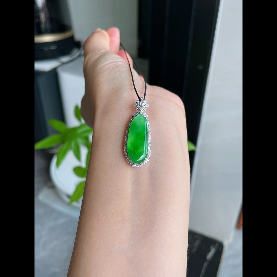 An Exquisite Jadeite Melon Pendant - 7