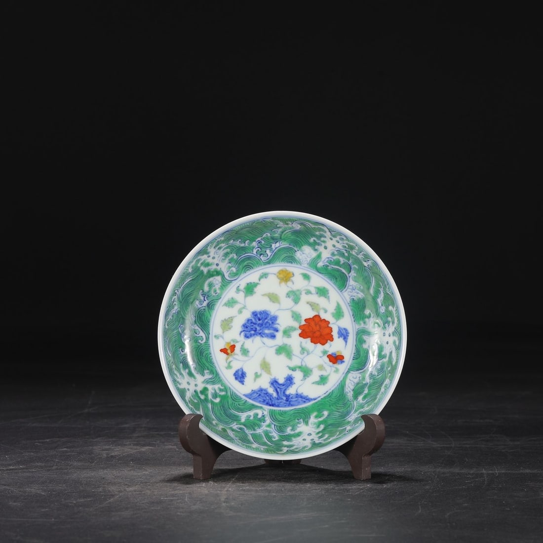 An Exquisite Doucai Flower Pattern Plate - 3