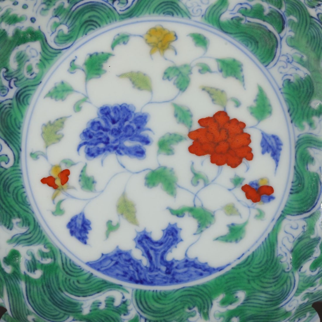 An Exquisite Doucai Flower Pattern Plate - 5