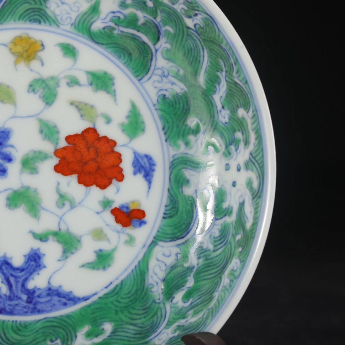 An Exquisite Doucai Flower Pattern Plate - 6