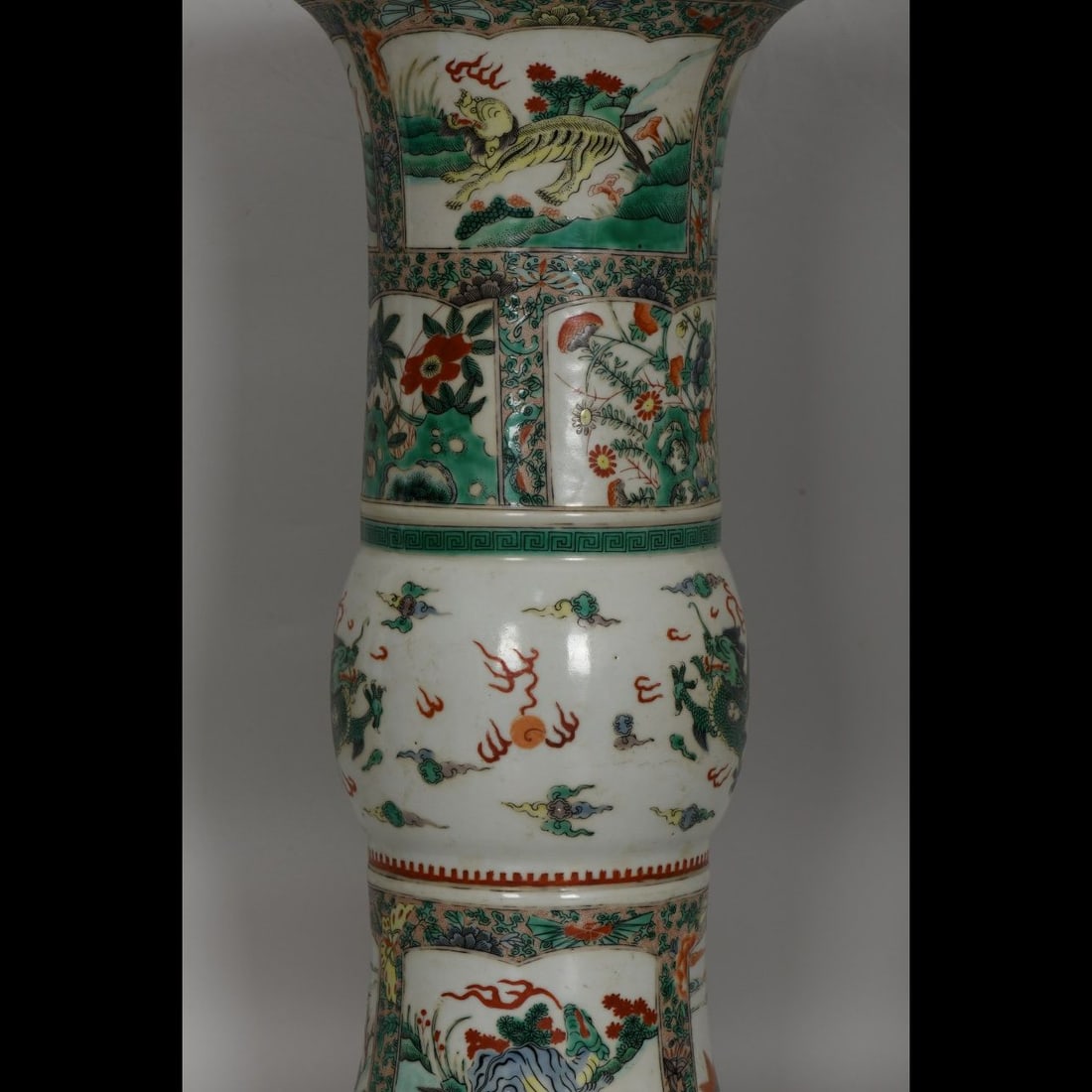 An Exquisite Wucai Dragon Pattern Vase - 4
