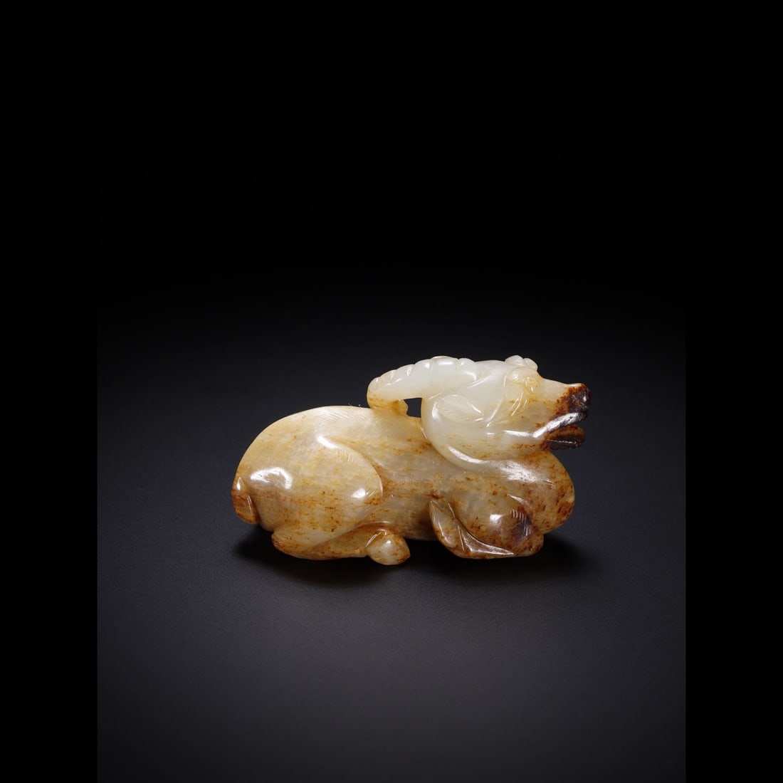 An Exquisite Hotan Jade Auspicious Beast Ornament: An Exquisite Hotan Jade Auspicious Beast Ornament,Qing Dynasty, China,Size:2.4inx1.3inx1.5in,Weight:82g 和田玉瑞兽摆件,中国清代