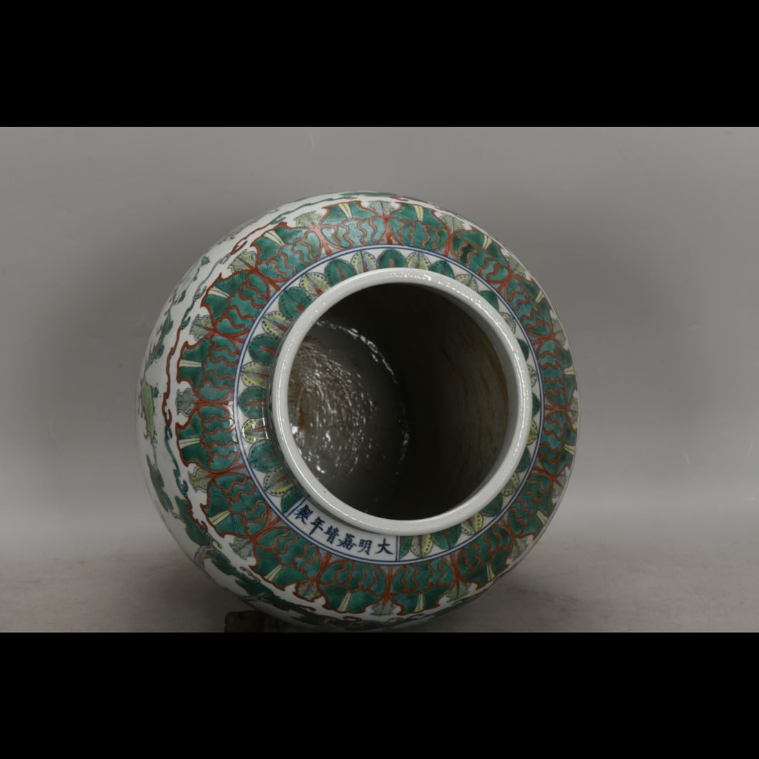 An Exquisite Wucai Figures Pattern Jar - 2