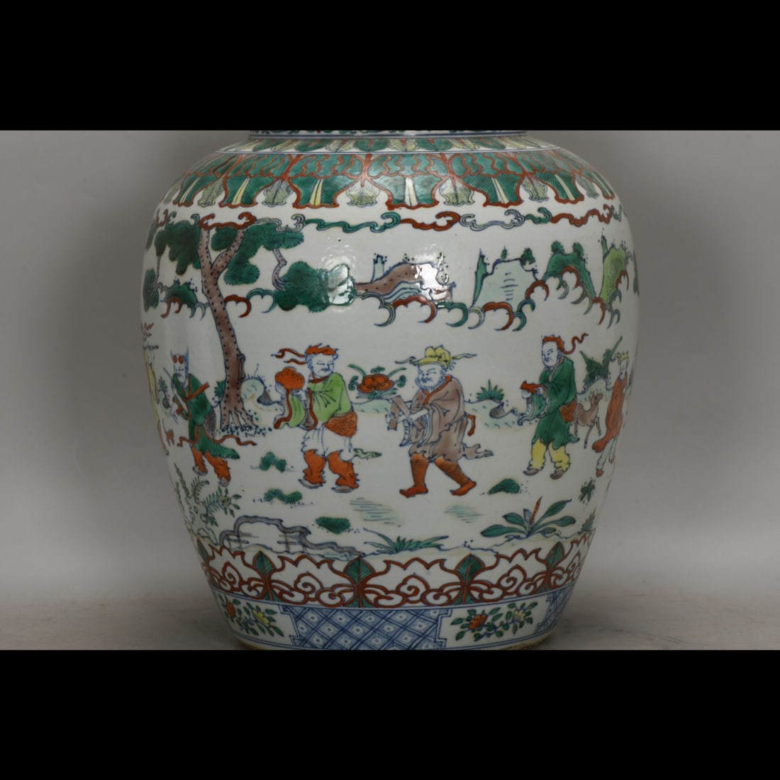 An Exquisite Wucai Figures Pattern Jar - 6