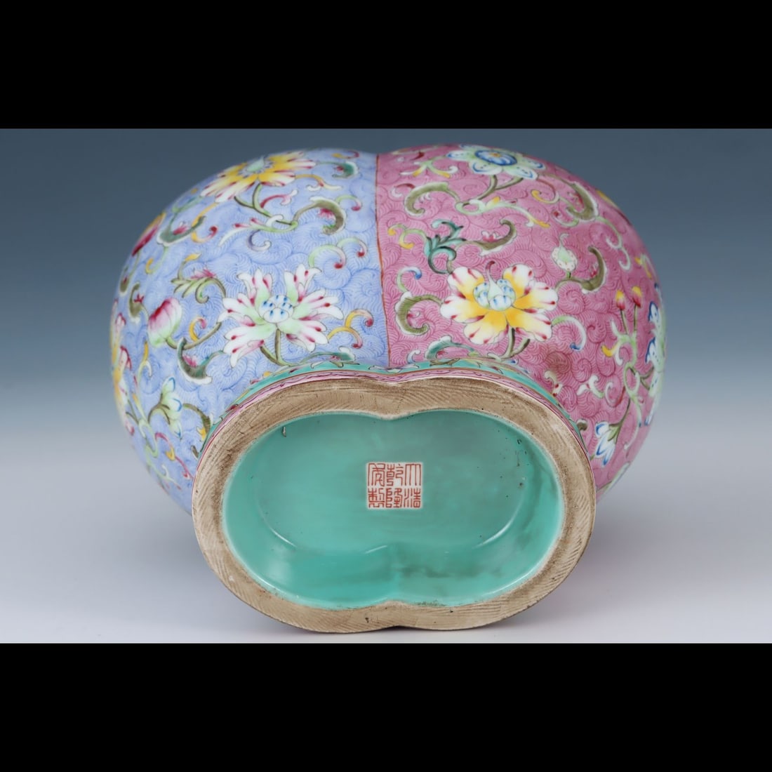 An Exquisite Enamel Lotus Pattern Vase - 9