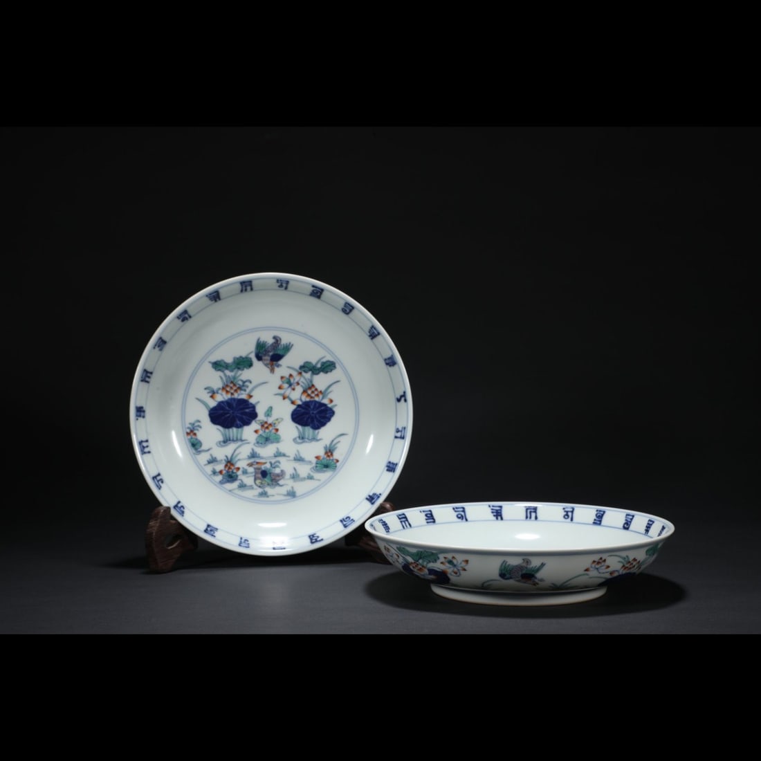 A pair of Exquisite Doucai Flower and Bird Pattern Plate: A pair of Exquisite Doucai Flower and Bird Pattern Plate,Ming Dynasty, China,Chenghua Six‑character Mark,Size:1.6inx6.9in 一对斗彩花鸟纹盘,中