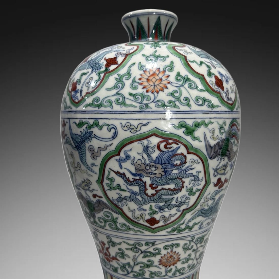 An Exquisite Wucai Dragon Pattern Vase - 2