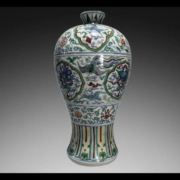 An Exquisite Wucai Dragon Pattern Vase - 3