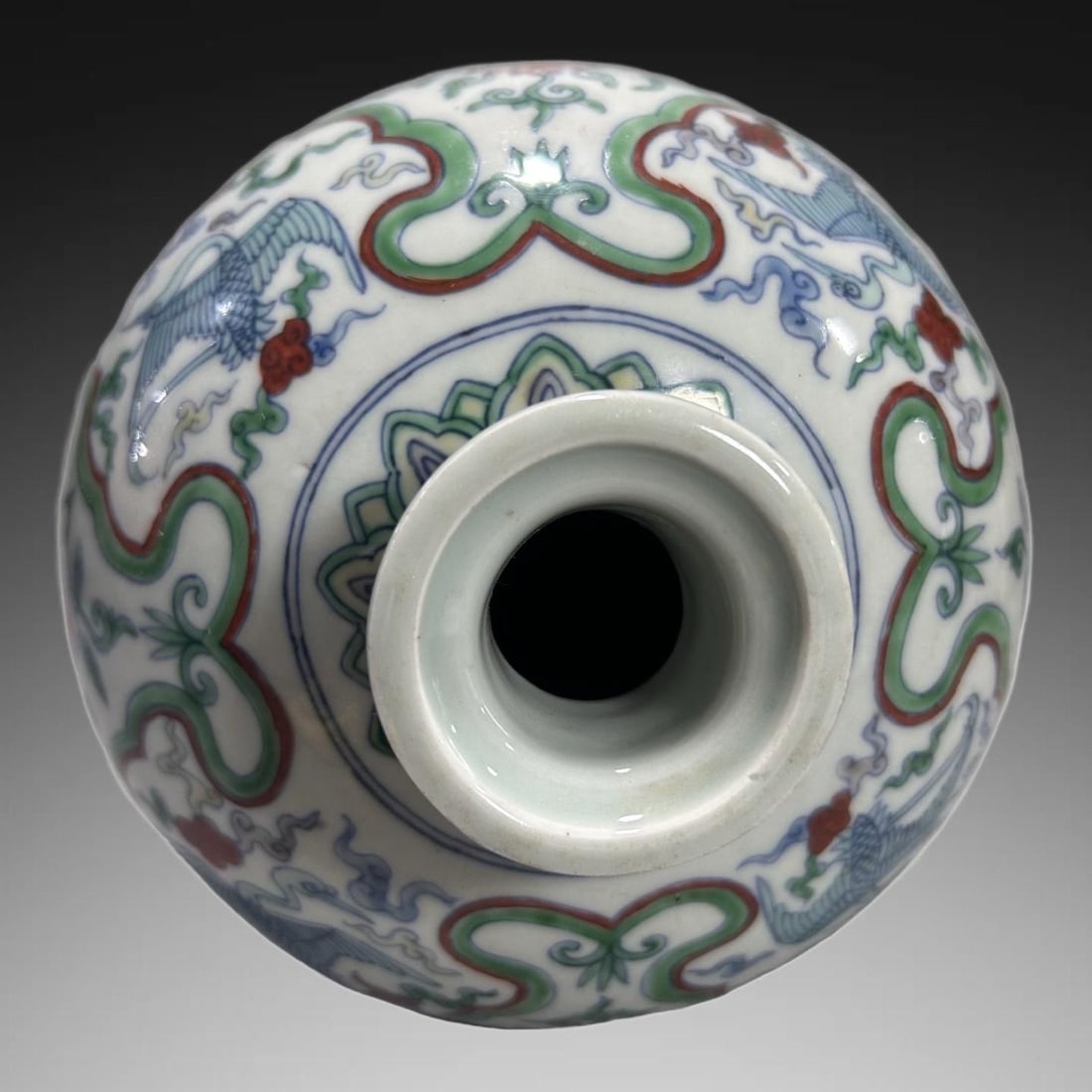 An Exquisite Wucai Dragon Pattern Vase - 5