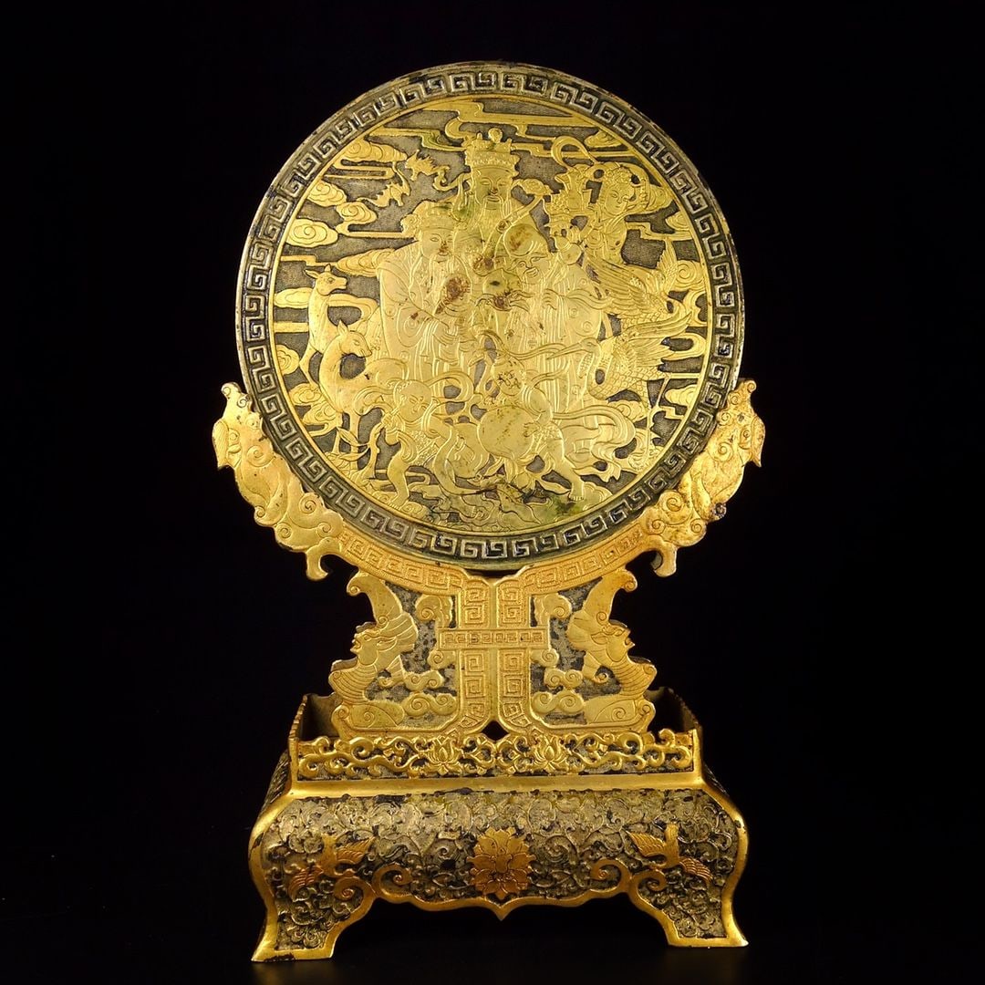 An Exquisite Gilt Bronze Screen: An Exquisite Gilt Bronze Screen,Qing Dynasty,China,Size:13inx8.3in,Weight:2851g 铜鎏金屏风,中国清代