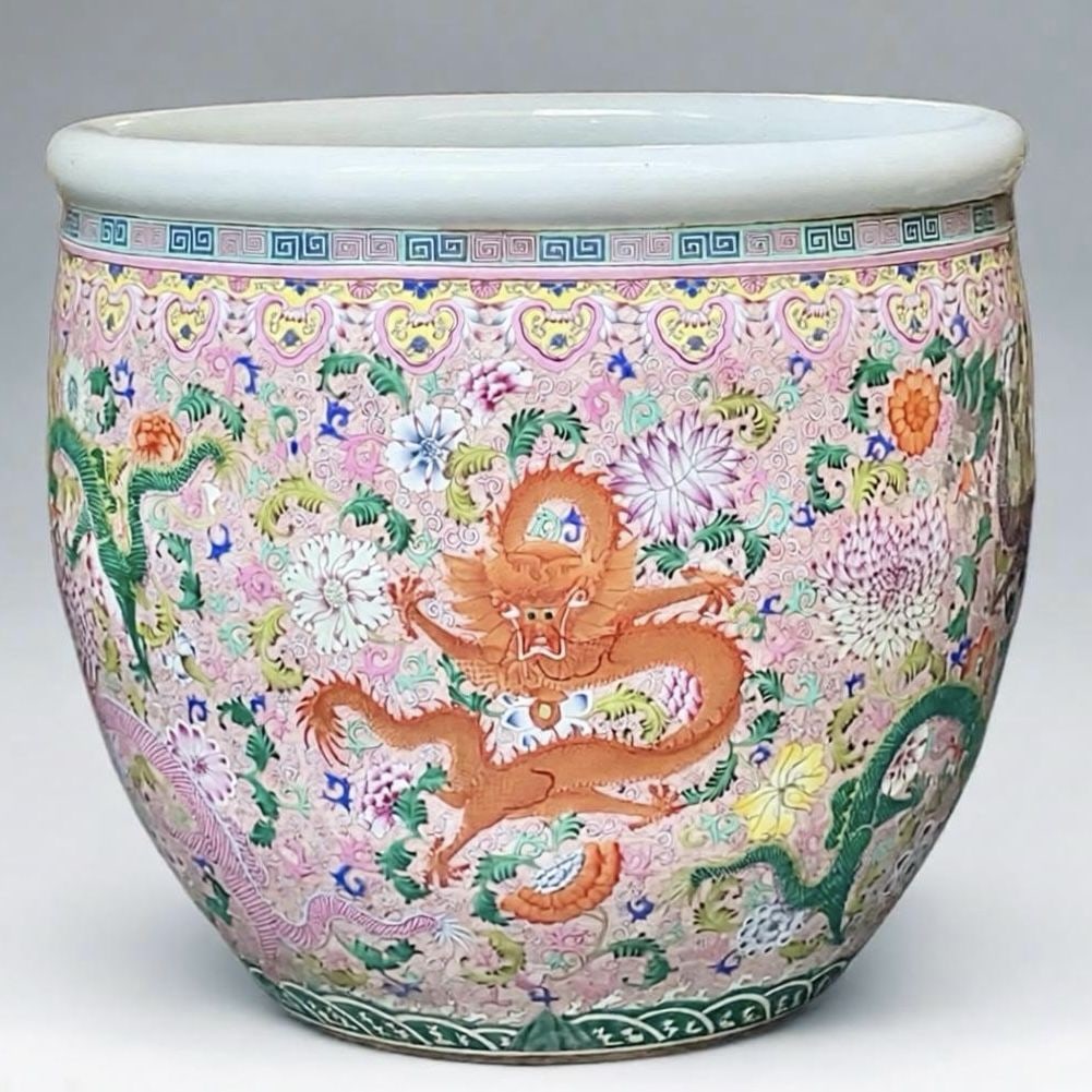 An Exquisite Famille-Rose Iron-Red Dragon Pattern Vat: An Exquisite Famille-Rose Iron-Red Dragon Pattern Vat,Qing Dynasty, China,Size:20.5inx22in 粉彩矾红龙纹缸,中国清代