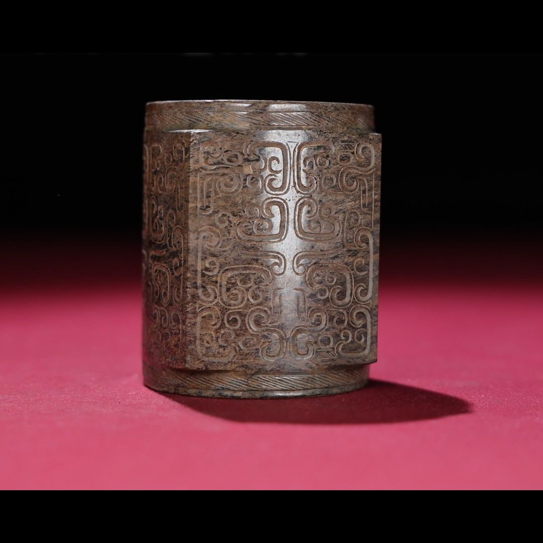 An Exquisite Hotan Jade Ornament: An Exquisite Hotan Jade Ornament,Han Dynasty, China,Size:2.6inx2.1in,Weight:301g 和田玉摆件,中国汉代