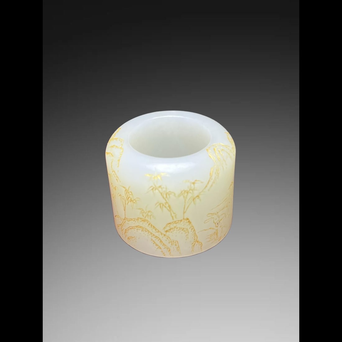 An Exquisite Hotan Jade Landscape Pattern Thumb Ring - 3