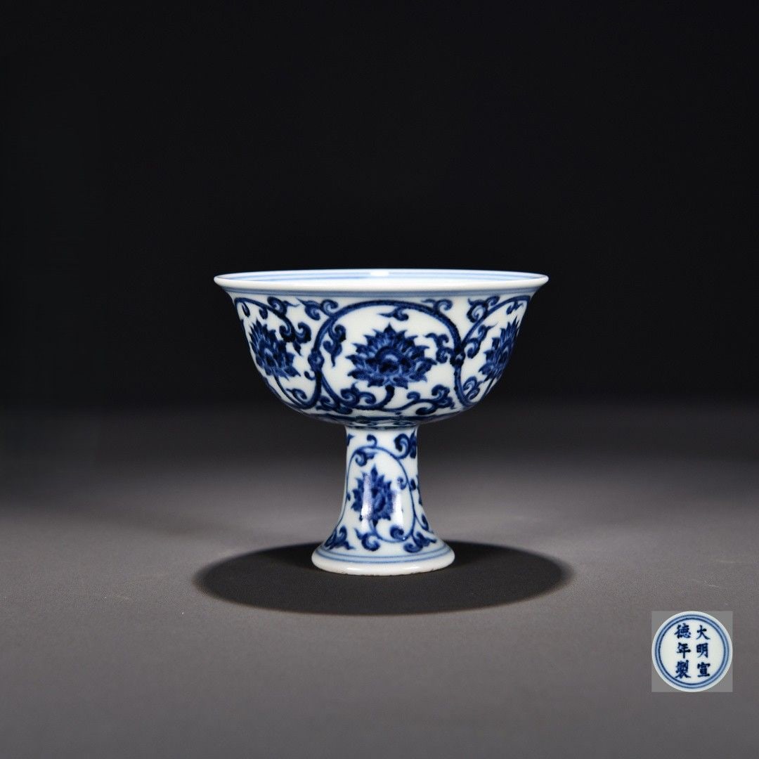 An Exquisite Blue and White Lotus Pattern Cup: An Exquisite Blue and White Lotus Pattern Cup,Ming Dynasty, China,Xuande Six-character Mark,Size:3.5inx3.9in