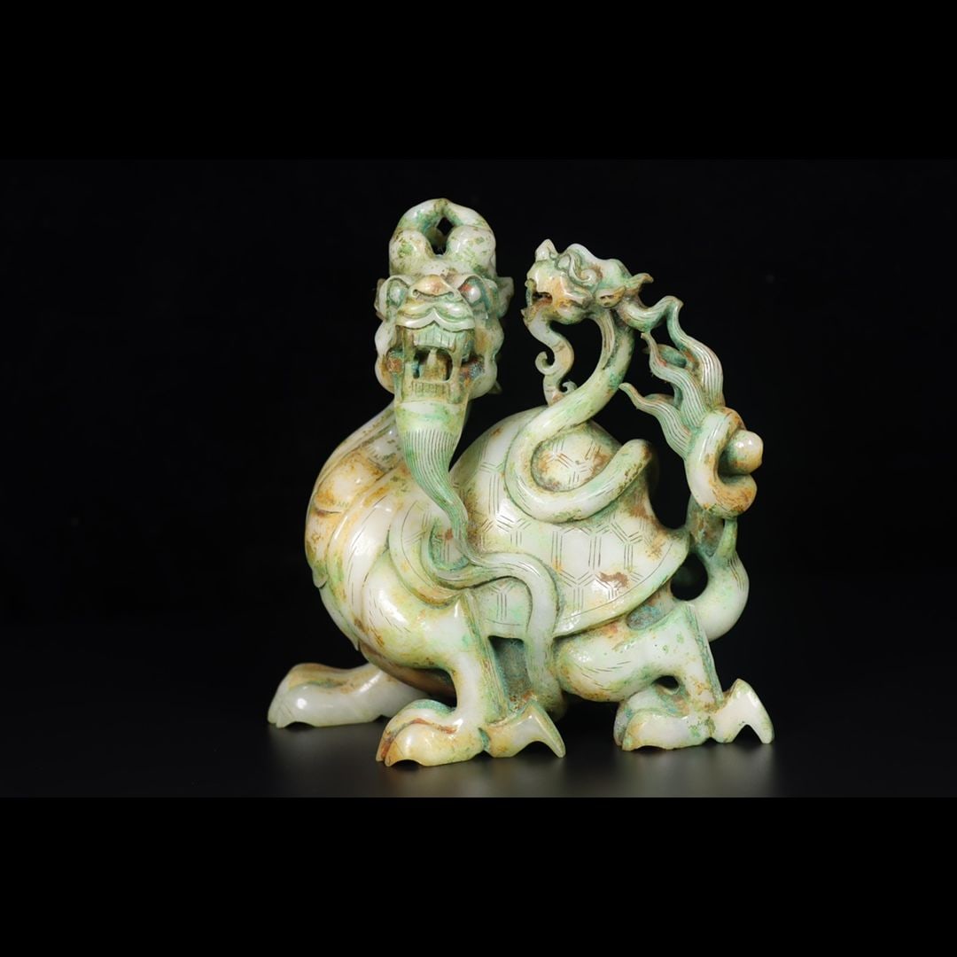 An Exquisite Hotan Jade Dragon Tortoise: An Exquisite Hotan Jade Dragon Tortoise,Qing Dynasty, China,Size:6.9inx3.9inx6.9in,Weight:2194g 和田玉龙龟,中国清代