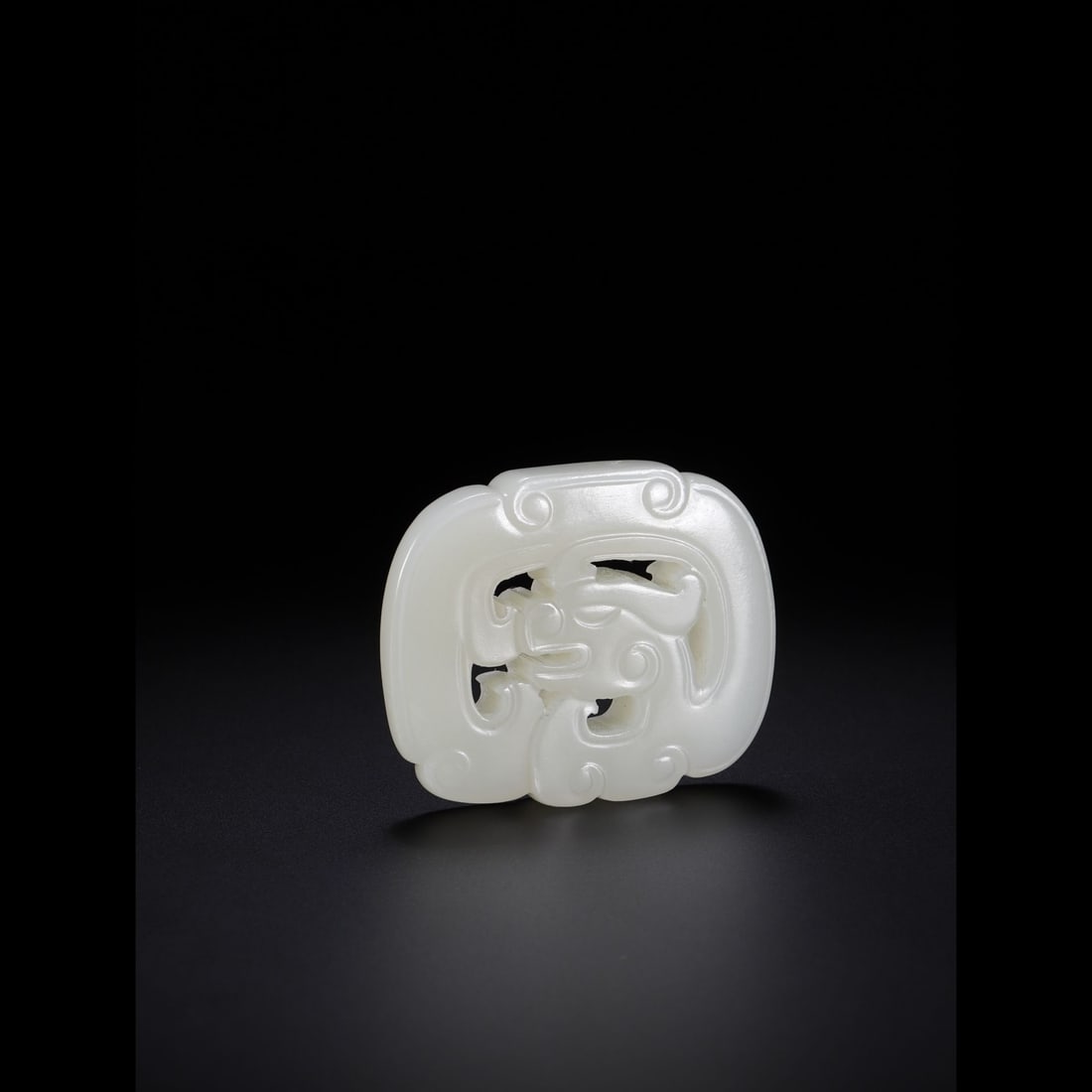 An Exquisite Hotan Jade Dragon Pattern Jade Pendant: An Exquisite Hotan Jade Dragon Pattern Jade Pendant,Qing Dynasty, China,Size:1.7inx1.4inx0.3in,Weight:23.3g 和田玉龙纹佩,中国清代