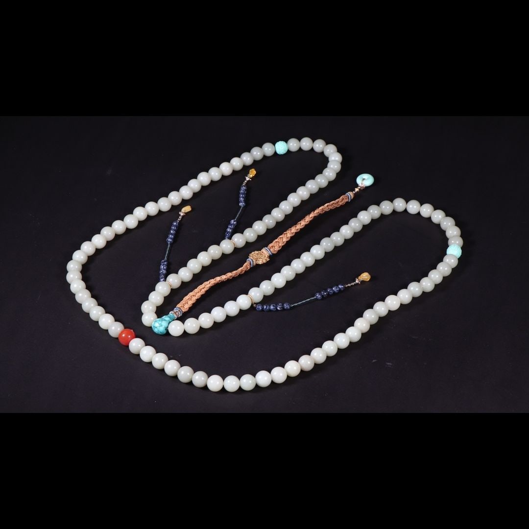 An Exquisite Hotan Jade Court Beads: An Exquisite Hotan Jade Court Beads,Qing Dynasty, China,Size:0.6in,Weight:498g 和田玉朝珠,中国清代