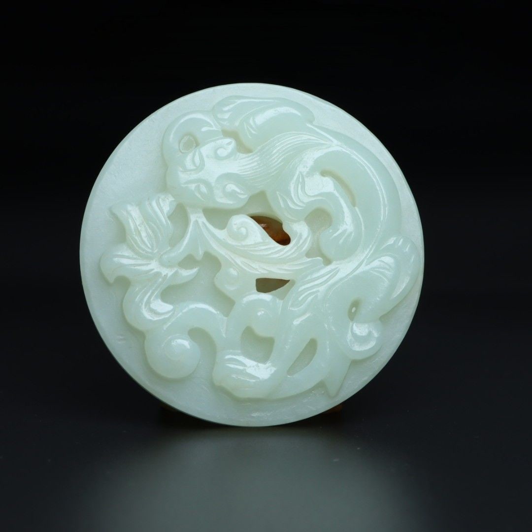 An Exquisite Hotan Jade Dragon Bi: An Exquisite Hotan Jade Dragon Bi,Qing Dynasty, China,Size:2.2inx0.4in 和田玉龙玉璧,中国清代
