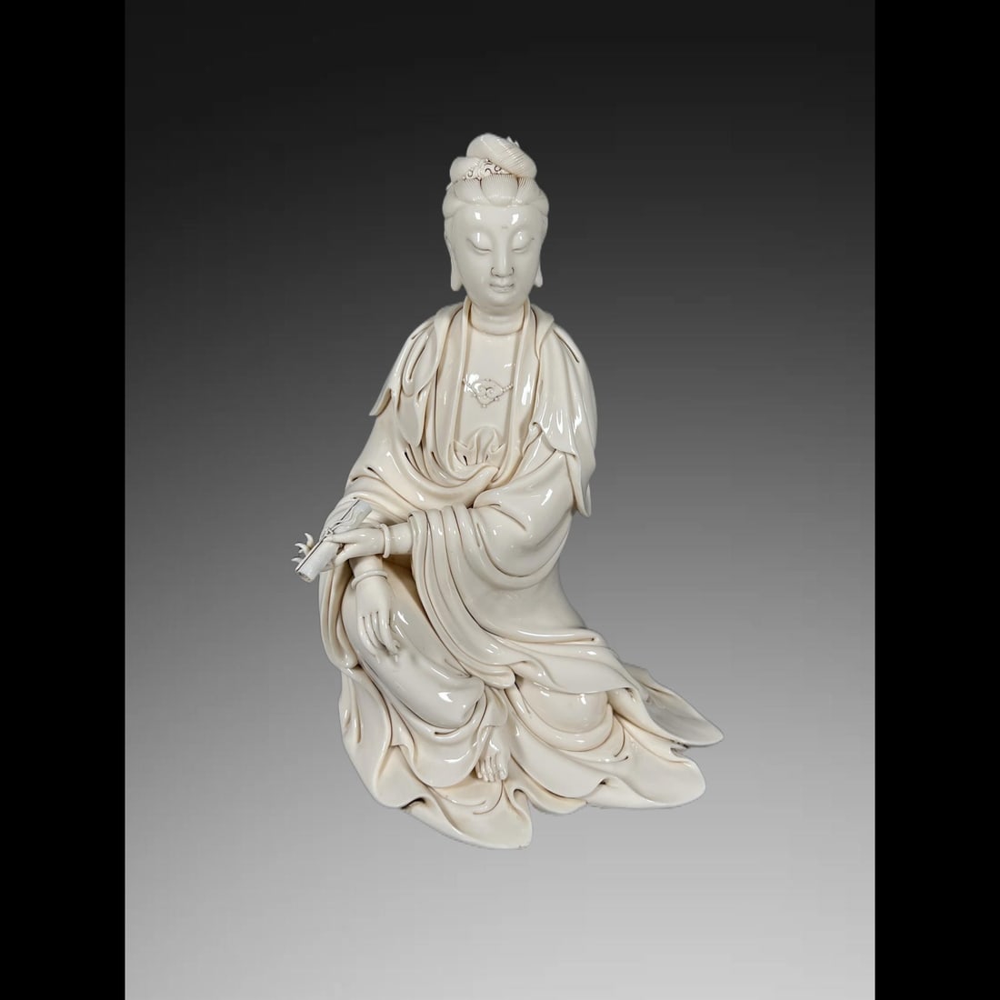 An Exquisite Blance-De-Chine Avalokitesvara Ornament: An Exquisite Blance-De-Chine Avalokitesvara Ornament,Song Dynasty, China,With Mark,Size:14.2in 德化瓷观音摆件,中国宋代,带款