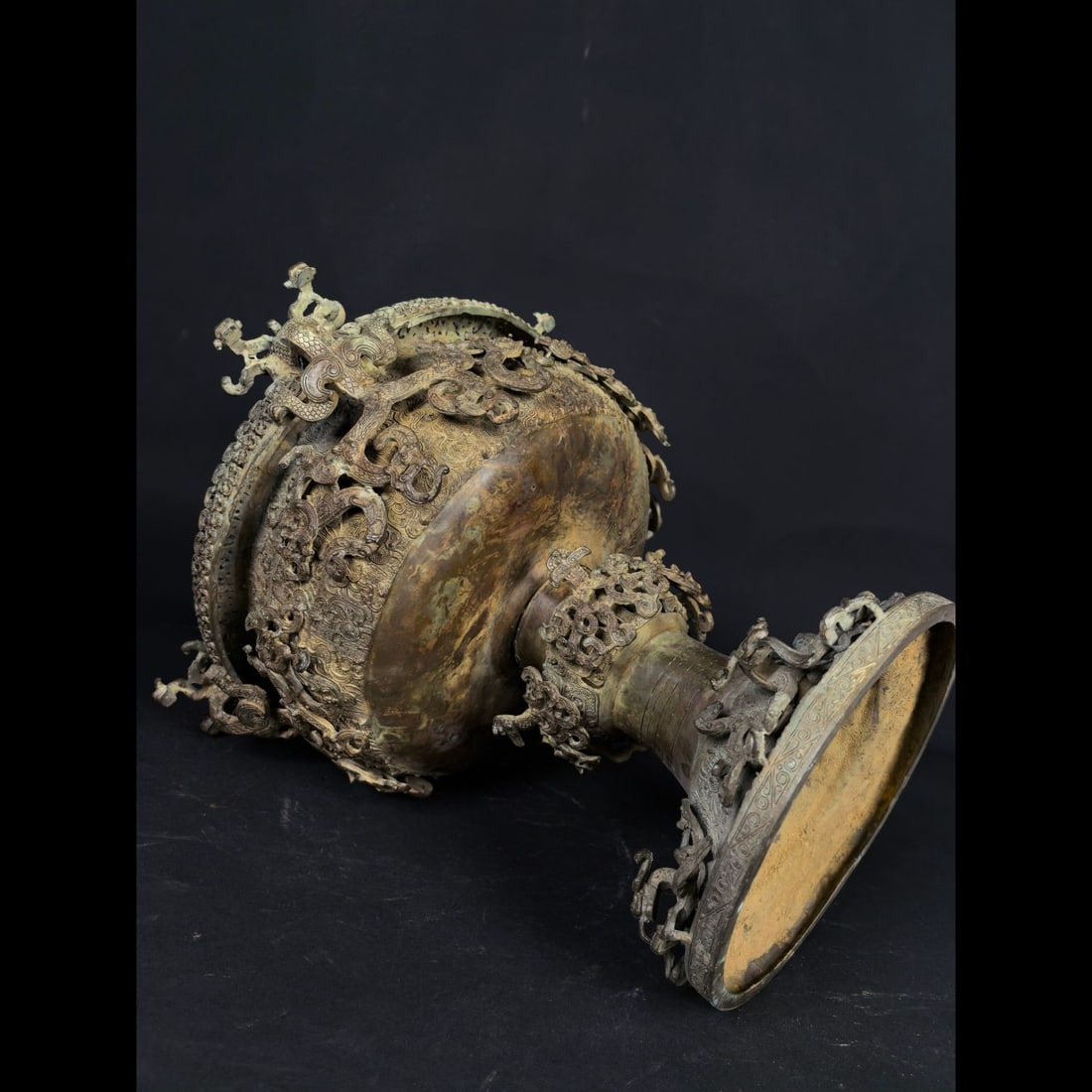 An Exquisite Bronze Dragon Pattern Jar - 3