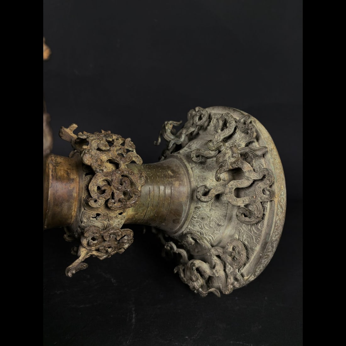An Exquisite Bronze Dragon Pattern Jar - 4