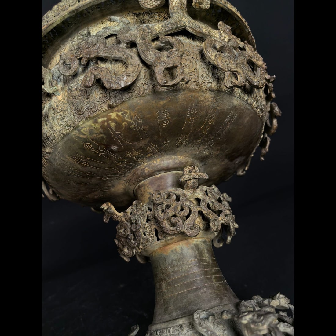 An Exquisite Bronze Dragon Pattern Jar - 6
