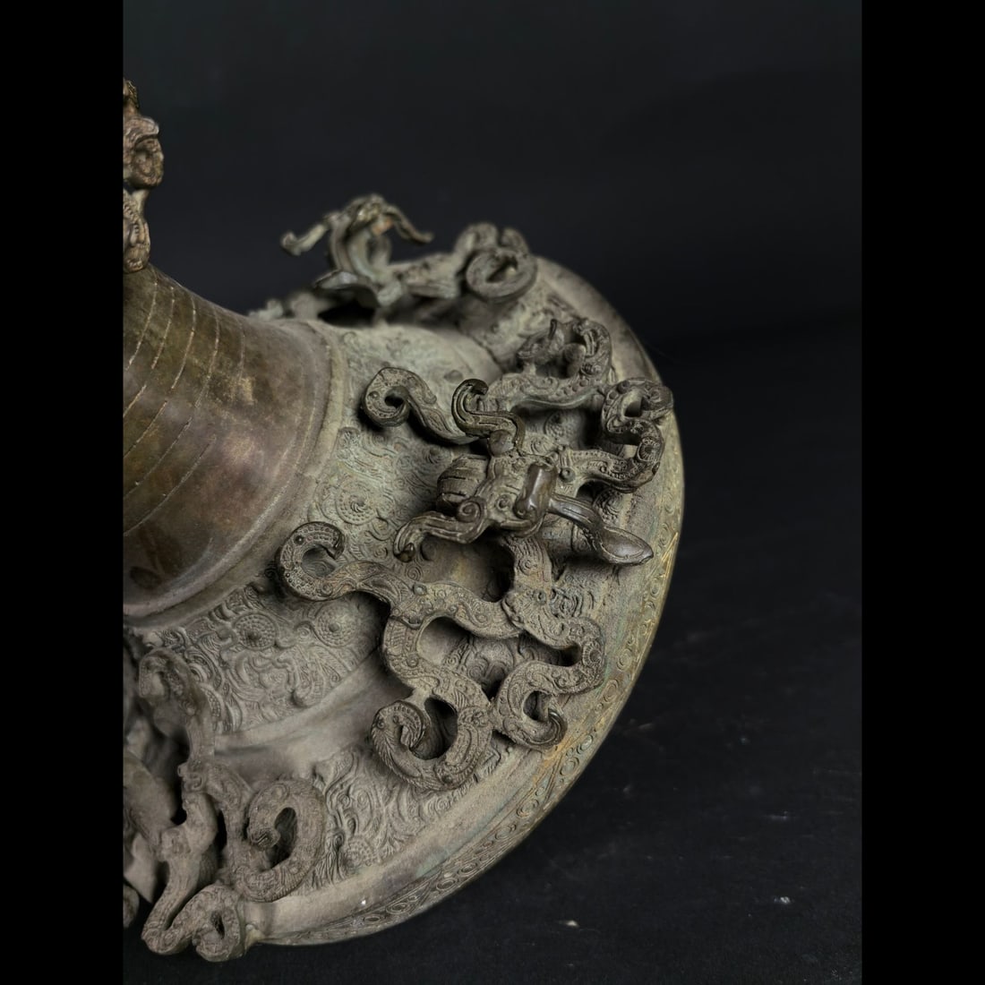 An Exquisite Bronze Dragon Pattern Jar - 7