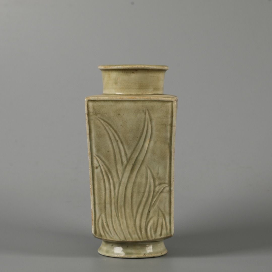 An Exquisite Yaozhou yao Celadon Glazed Flower Pattern Vase (1 of 9)