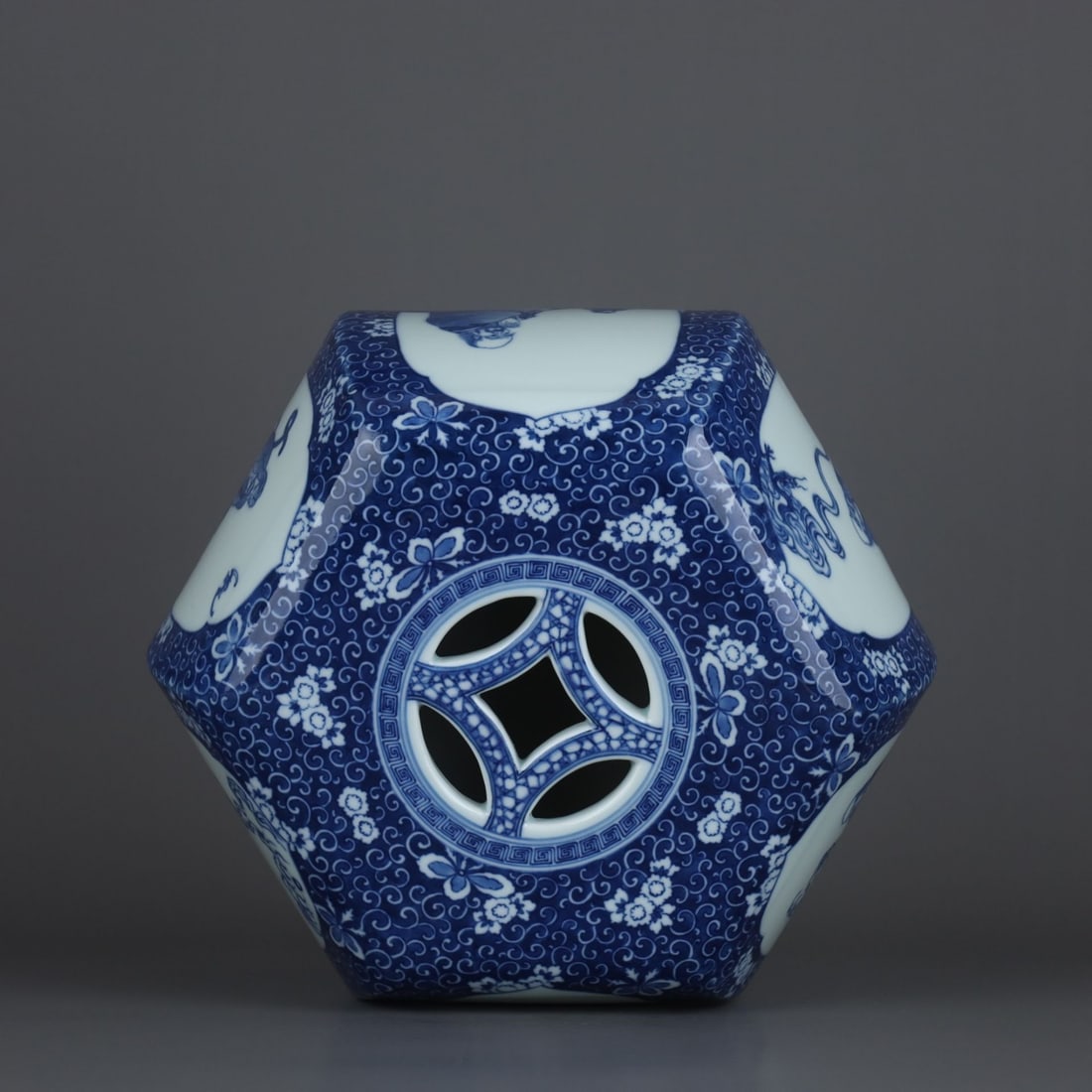 An Exquisite Blue and White Arhat Pattern Stool - 4