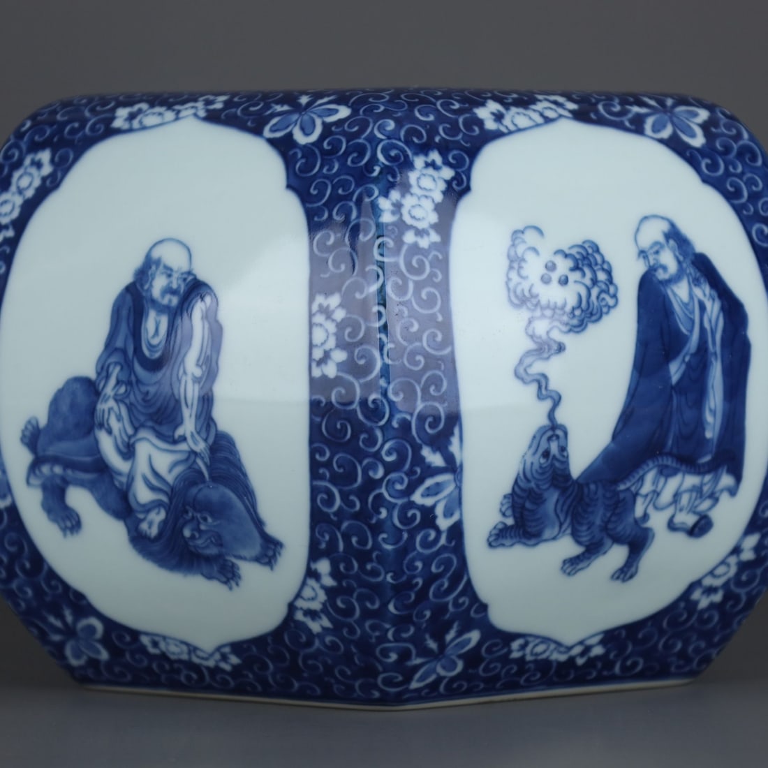 An Exquisite Blue and White Arhat Pattern Stool - 6