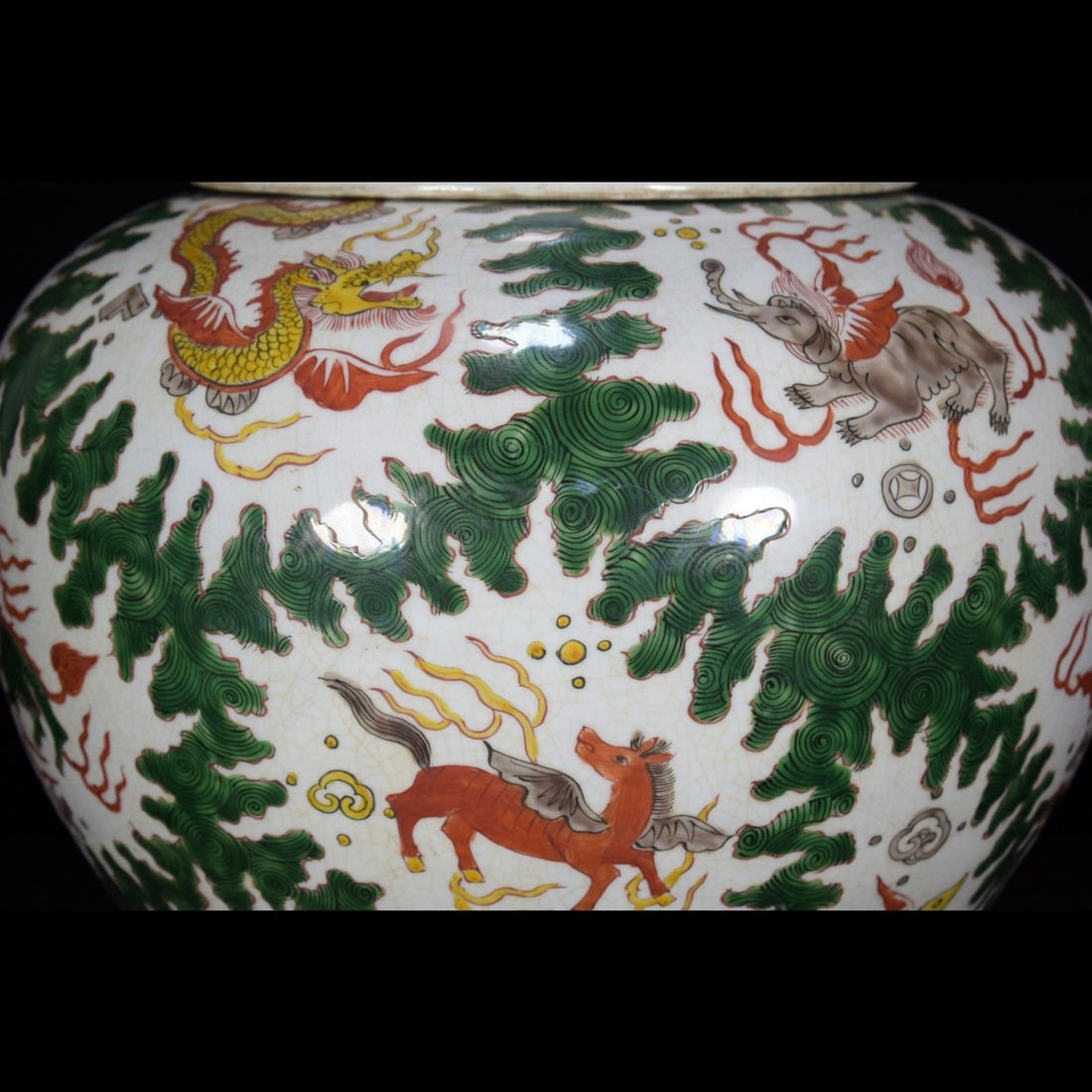 An Exquisite Wucai Auspicious Beast Pattern Jar - 6