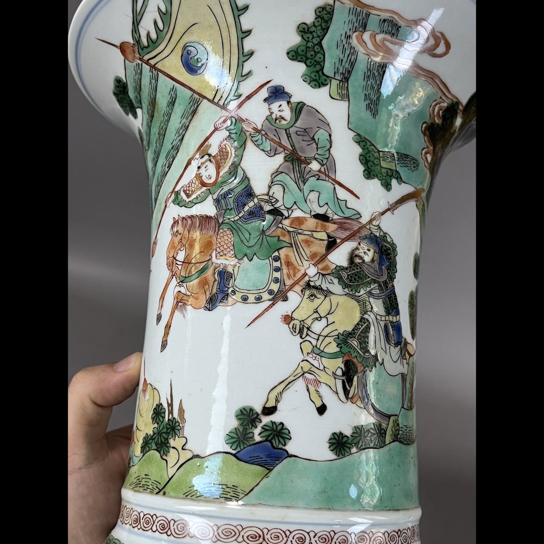An Exquisite Wucai Figures Pattern Vase - 8