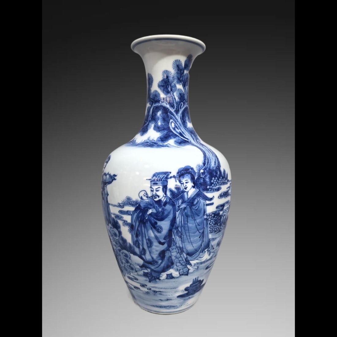 An Exquisite Blue and White Buddha Statue Pattern Vase: An Exquisite Blue and White Buddha Statue Pattern Vase,Qing Dynasty, China,Yongzheng Six‑character Mark,Size:15inx4.1inx7.5inx4.1in