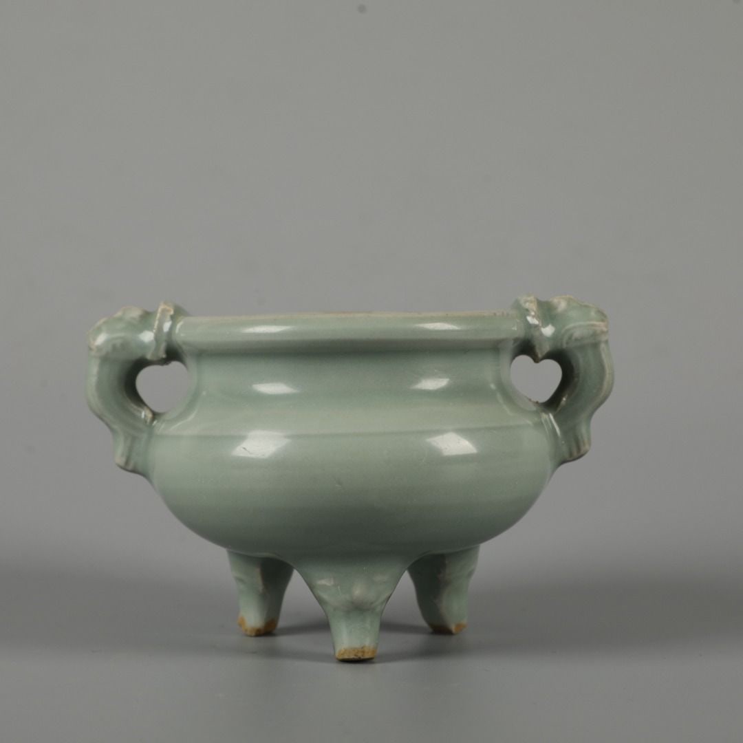 An Exquisite Longquan yao Celadon Glazed Dragon-Ears Censer (1 of 9)