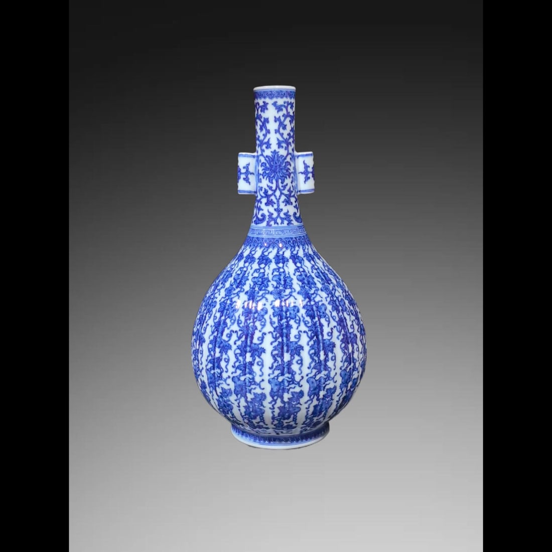 An Exquisite Blue and White Gourd Pattern Double-Ears Vase: An Exquisite Blue and White Gourd Pattern Double-Ears Vase,Qing Dynasty, China,Qianlong Six‑character Mark,Size:14.6inx7.3inx4.3in 青花葫芦纹双耳瓶