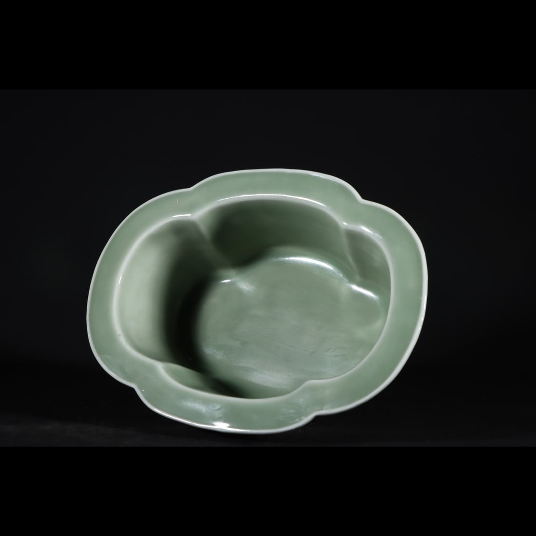 An Exquisite Celadon Glazed Basin - 3