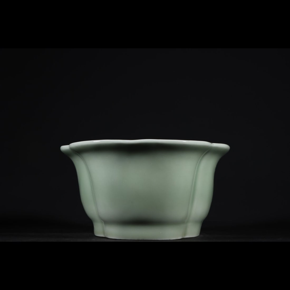 An Exquisite Celadon Glazed Basin - 6