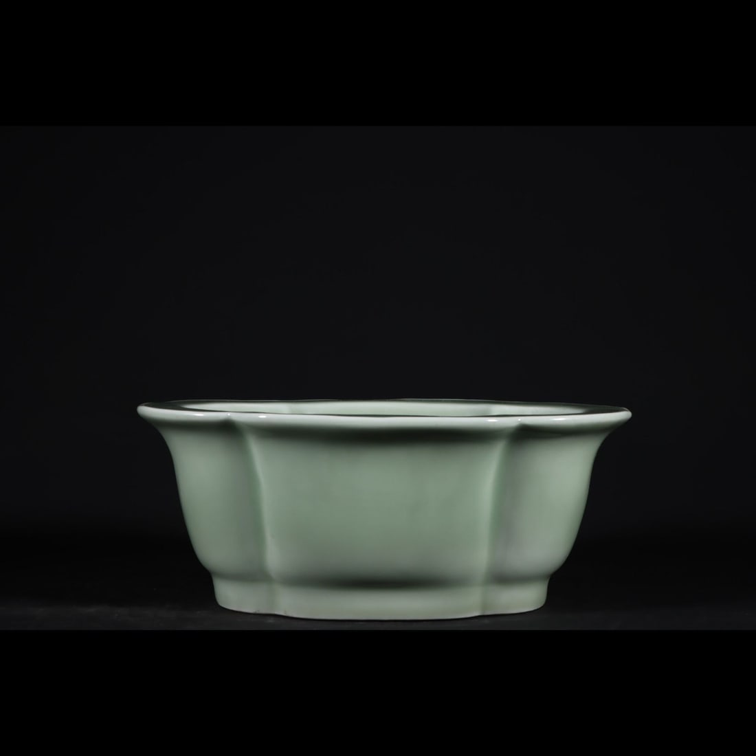 An Exquisite Celadon Glazed Basin - 7