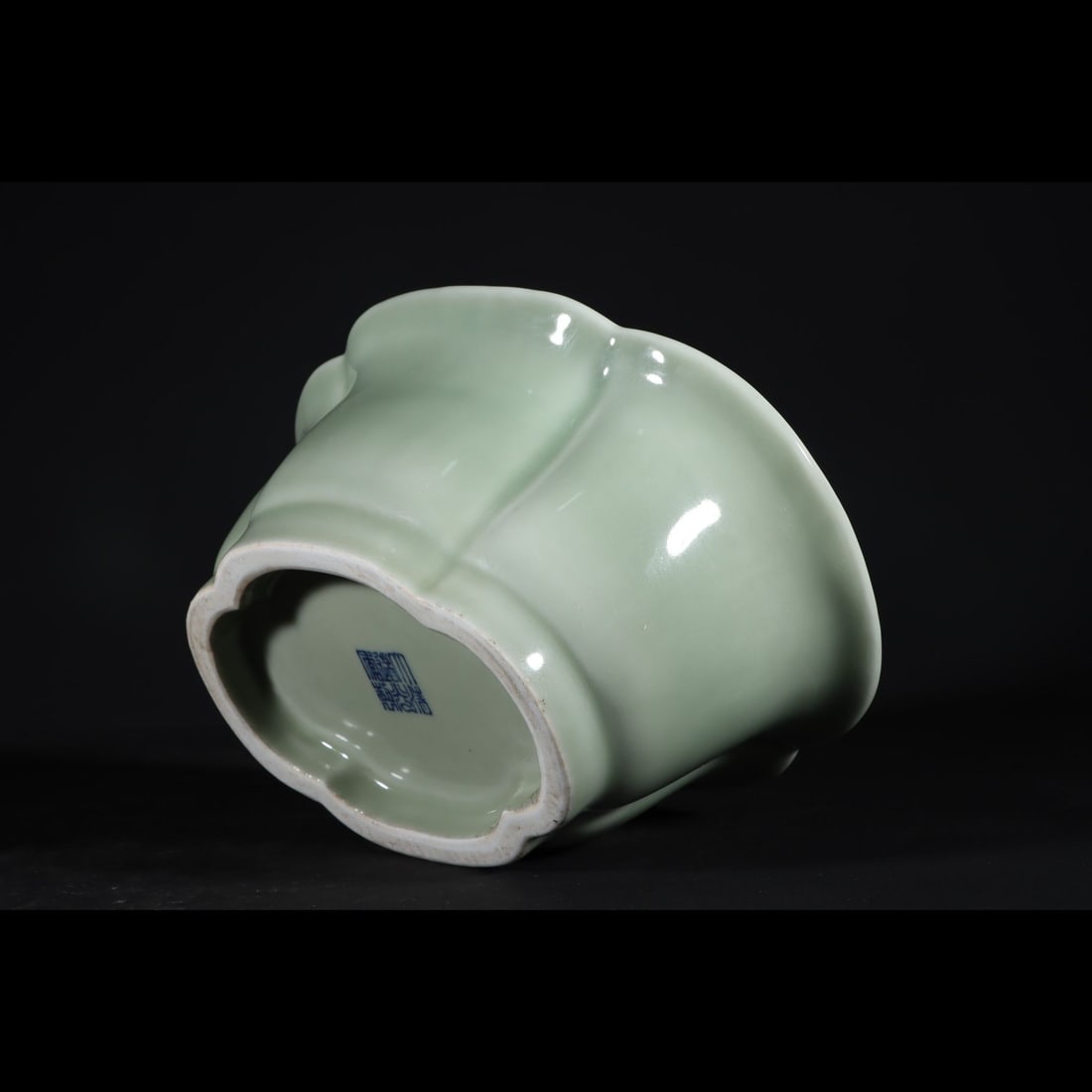 An Exquisite Celadon Glazed Basin - 9