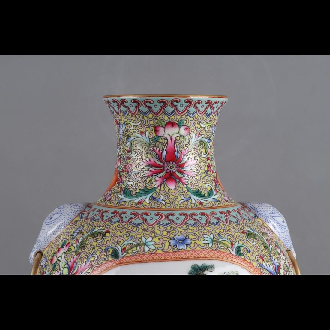 An Exquisite Enamel Landscape Pattern Vase - 6