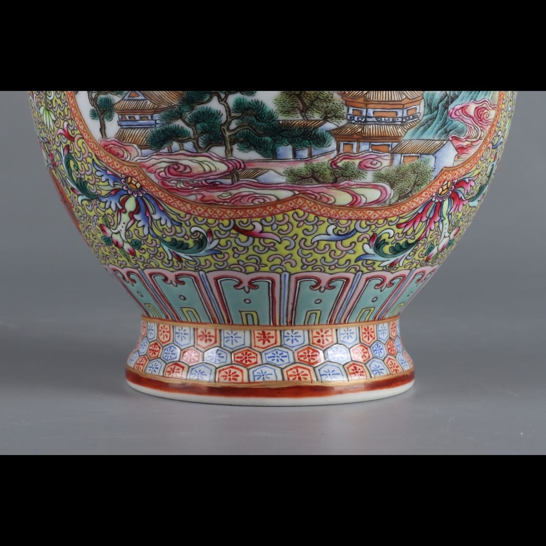 An Exquisite Enamel Landscape Pattern Vase - 8