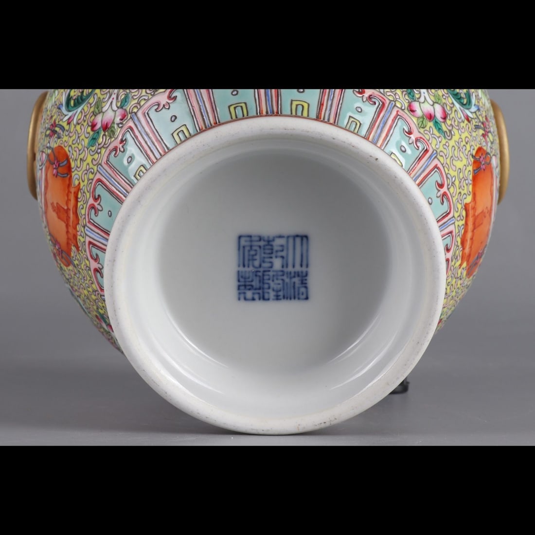 An Exquisite Enamel Landscape Pattern Vase - 9