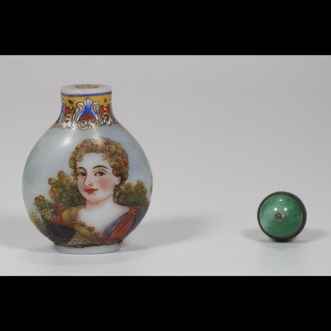 An Exquisite Enamel Figures Pattern Snuff Bottle - 7